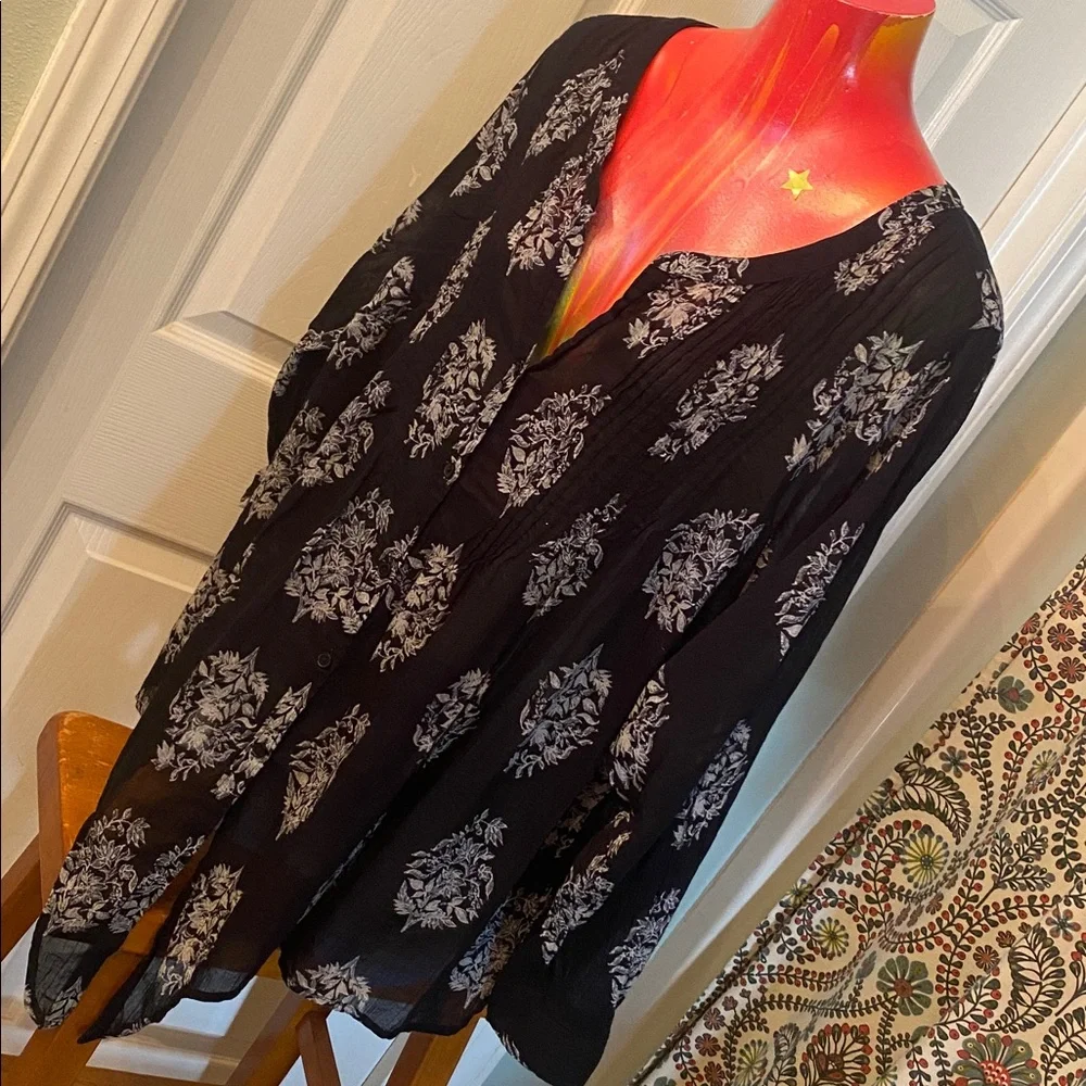 Lucky Brand Black and White Floral Blouse - Picture 6 of 12